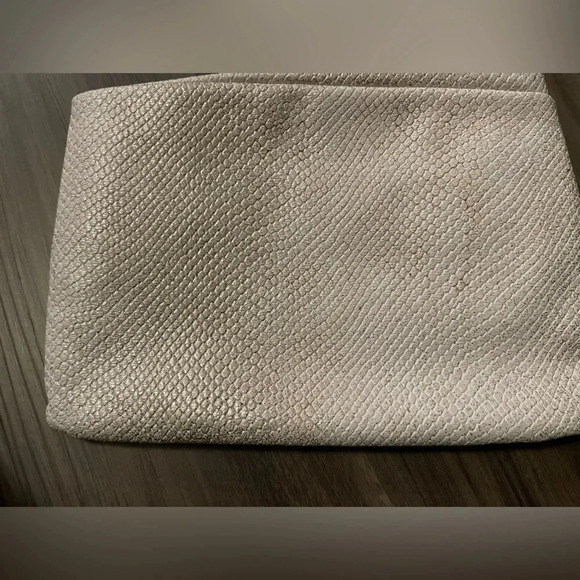 Jennifer Lopez Cream and Pink Textured Clutch with Elegant Strap - Picture 8 of 8